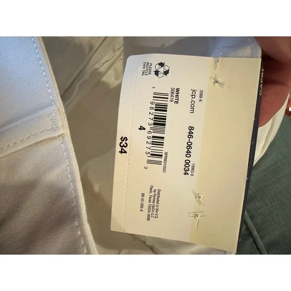 St. John's Bay White Capri Pant NEW Women's size 4 Mid-Rise - Picture 6 of 7